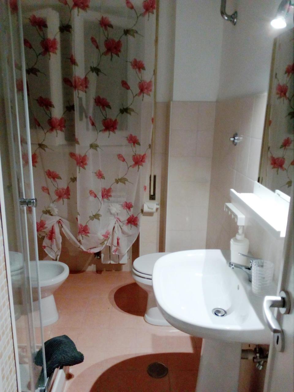 Pianeta Roma 48 Hotel Luaran gambar